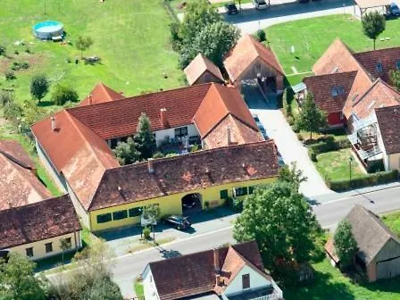 Ferienwohnung Im Idyllischen Vierkanthof Appartement Fürstenfeld
